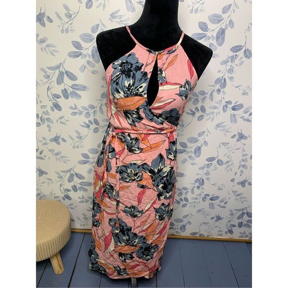 Billabong Dresses & Skirts - Billabong Floral Pink Wrap Dress With Keyhole Neckline Size M